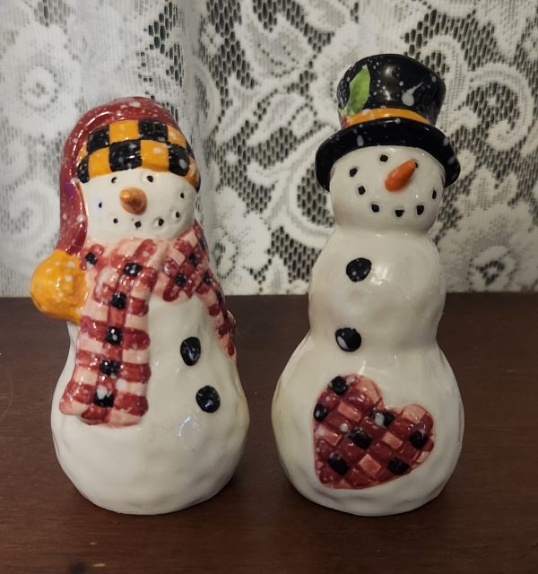 Salt and Pepper Shaker  Primitive Snowman SET