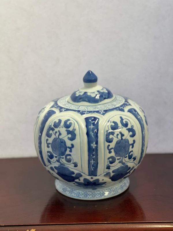 Chinese Blue & White Porcelain Ginger Jar W/Lid 9"H