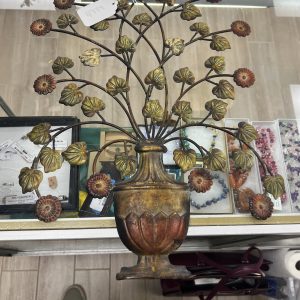 Metal flower pot wall art